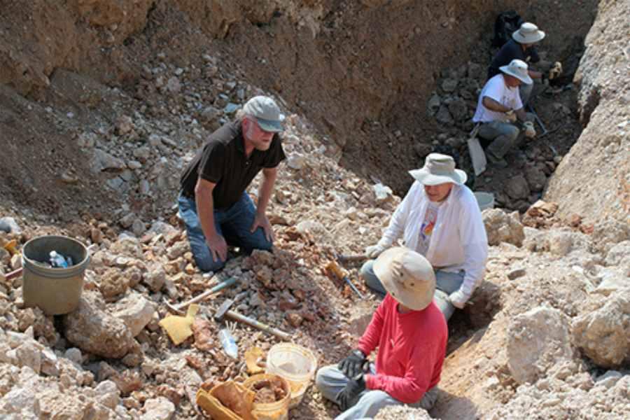 Top 10 Gem Hunting Spots in the US — Public & Fee-Dig Sites