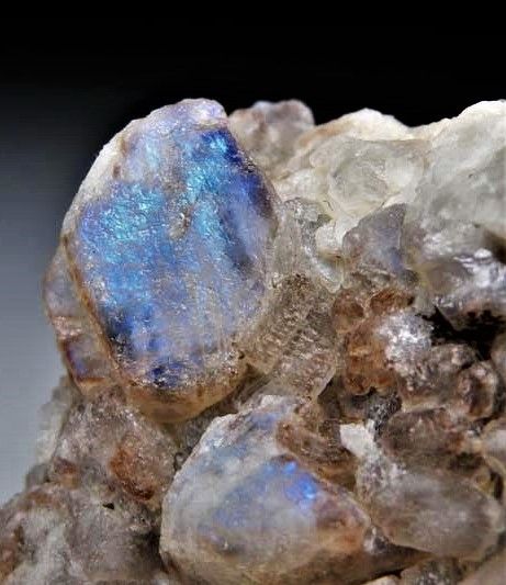 Feldspar and moonstone specimens from Rockford mines